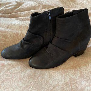 Aldo Black Leather Ankle Boot Wedge Heel Sz 7